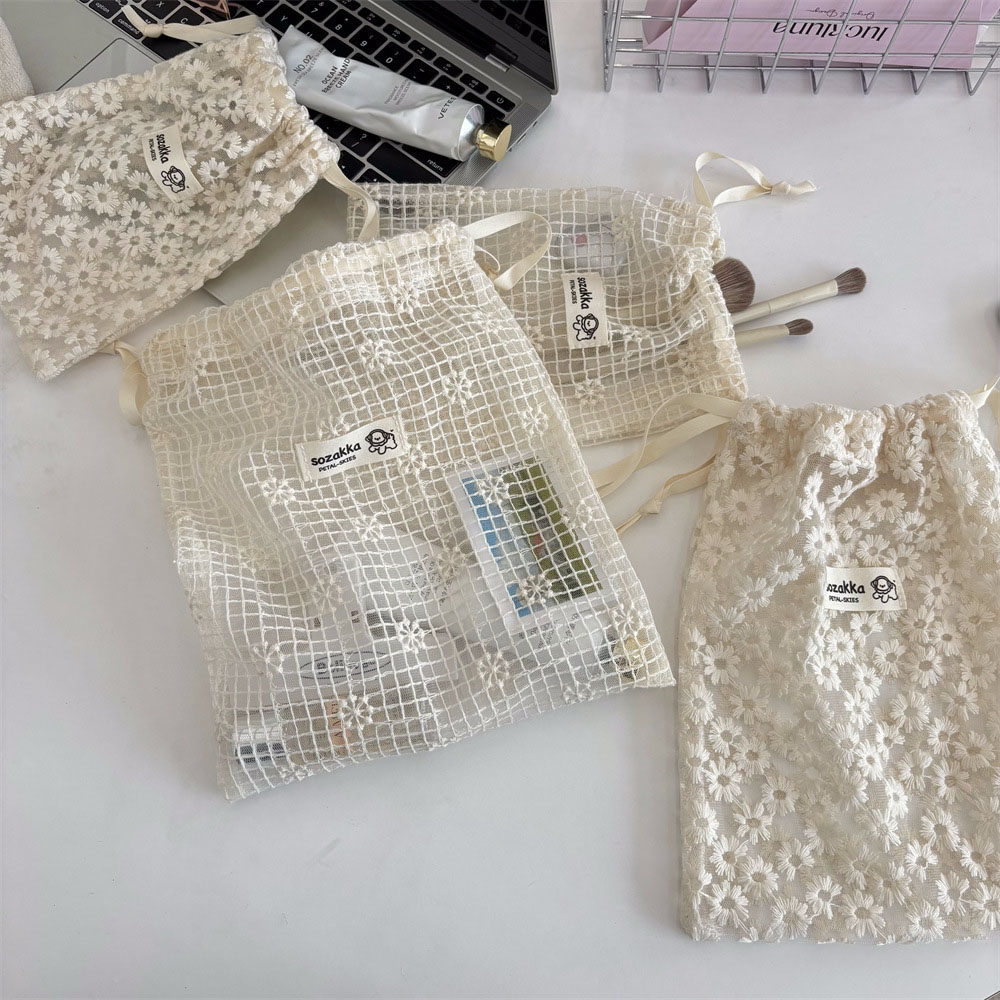 Lace Embroidered Daisy Mesh Dr - Travel Accessories Set recension och pris