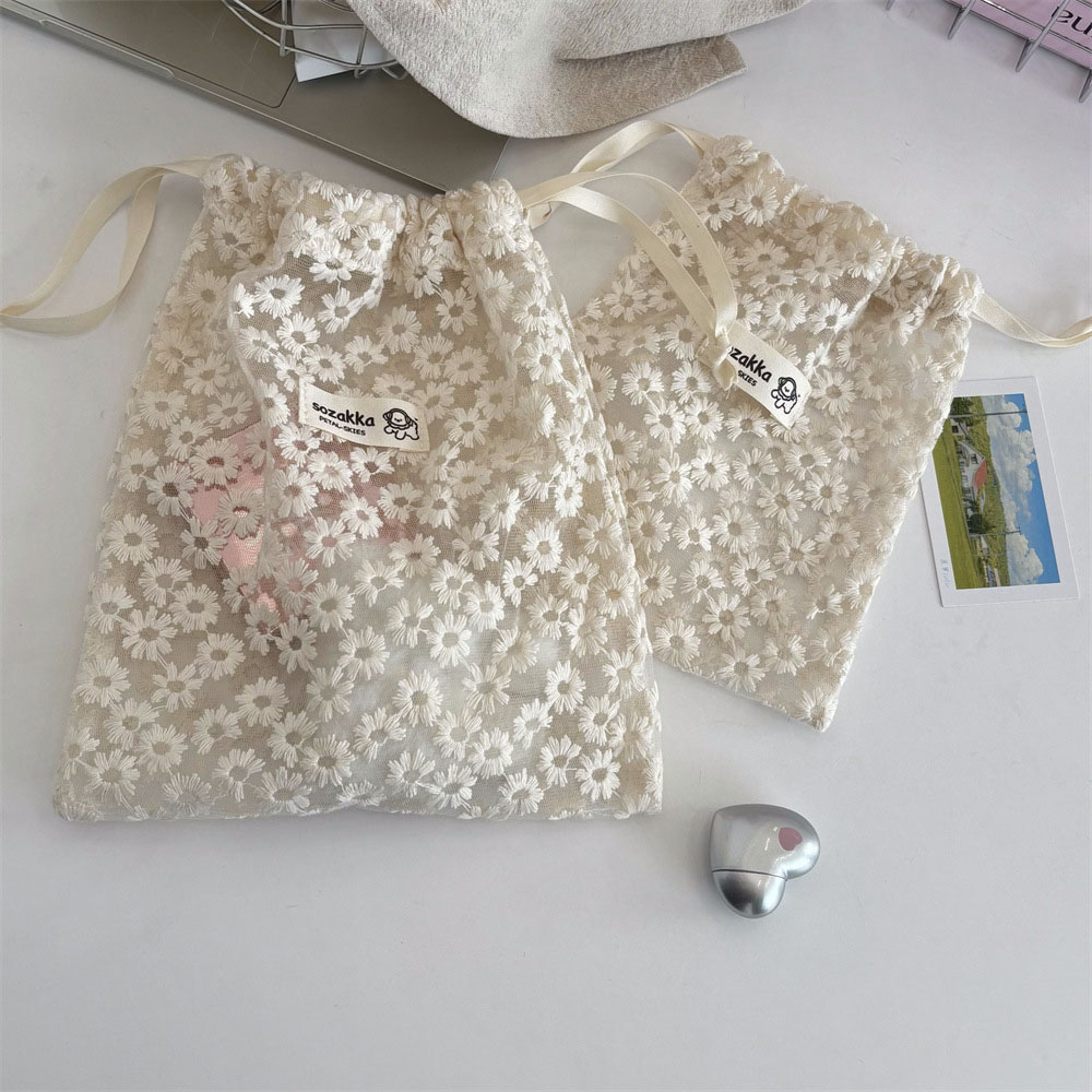 Lace Embroidered Daisy Mesh Dr - Travel Accessories Set recension och pris